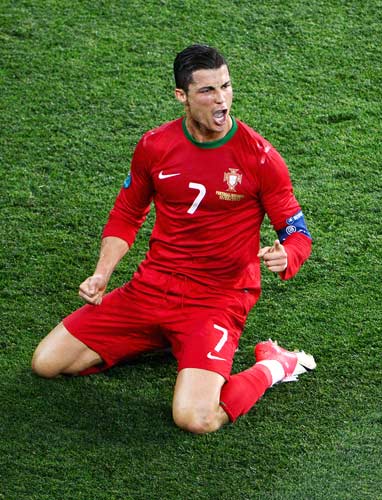 麦迪逊、范德芬4人出席中国香港行活动，指导中小学生踢球（麦迪逊携范德芬等四将亮相中国香港行，走进校园教中小学生踢球）