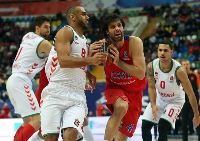 官方：孔蒂当选2025意足球盛典最佳教练，那不勒斯最佳俱乐部（官方确认：孔蒂获评2025年意大利足球盛典最佳教练，那不勒斯荣膺最佳俱乐部）