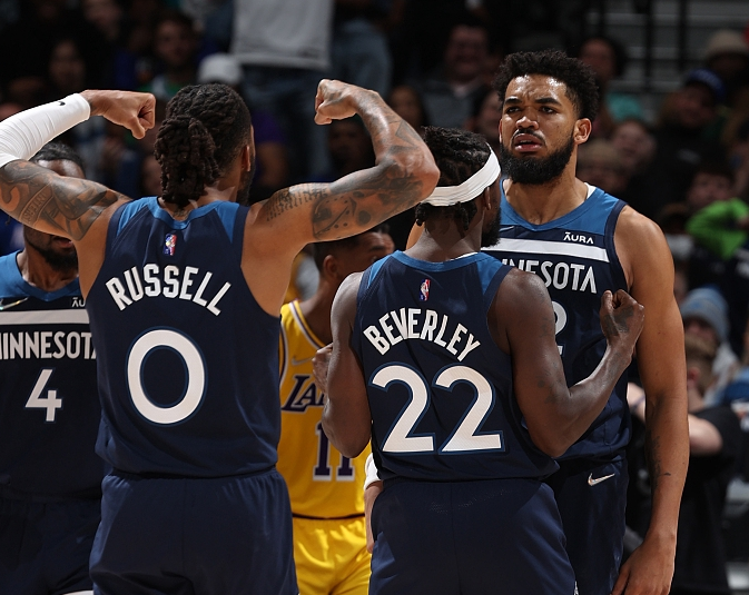 曼城斯特林末节进球助球队获胜（斯特林末段建功，助曼城取胜）