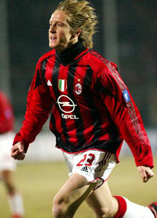 每体：巴萨内部对亚马尔每次客场都成为“头号公敌”感到担忧（每体：巴萨内部忧虑亚马尔每逢客场皆成众矢之的）