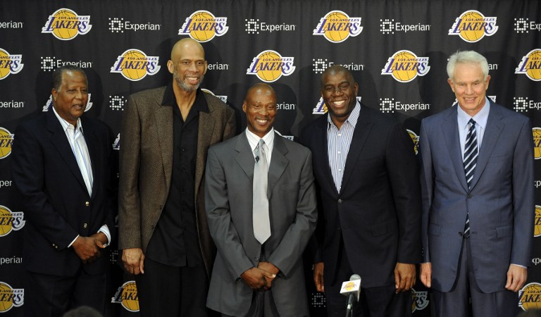 巴萨的丢球方式总是千篇一律…前锋速度也不用特别快，克纳夫这次只有32km／h（巴萨丢球千篇一律：前锋无需很快，克纳夫此役仅32km／h）