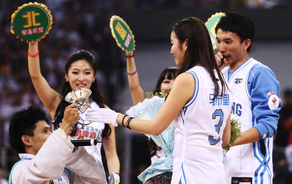 上赛季场均22.5分7.3篮板！山西官宣迪亚洛回归球队（迪亚洛回归山西男篮：上季场均22.5分7.3篮板）