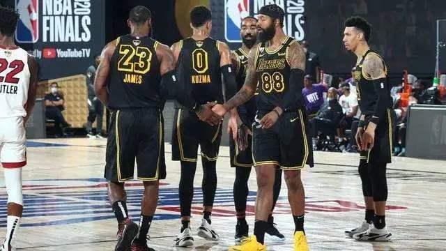 英超前瞻：利兹联连场不胜跌入降级区，维拉赛季客战成绩不佳（英超前瞻：利兹联不胜滑入降级区，阿斯顿维拉本季客场乏力）