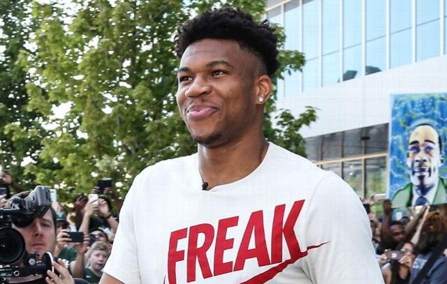 英超代表观战U15联赛后评价：中国球员纪律性强；教练需把决策权交给球员（英超代表观赛U15后：称中国球员纪律出众，建议教练把更多决策权交给球员）