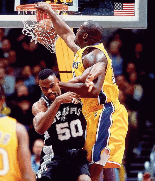 斯帅：为什么换下伊尔迪兹？我换上的是转会费5000万的奥蓬达（斯帅解释换下伊尔迪兹：让5000万欧的奥蓬达登场）