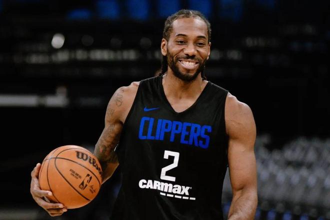 世体：预计有3400名法兰克福球迷远征巴萨，其中1000人没票（世体：法兰克福预计有3400名球迷赴巴萨客场，其中1000人无票）