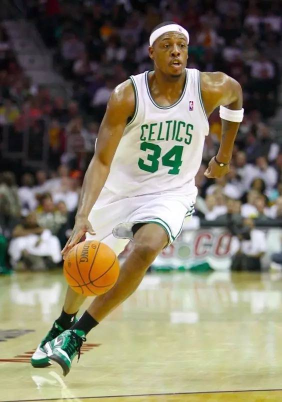 欧冠前瞻：本菲卡出线前景不妙，那不勒斯状态不俗为晋级争三分（欧冠前瞻：本菲卡晋级前景堪忧，那不勒斯状态正佳力拼三分）