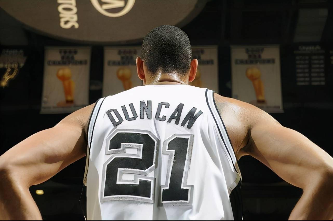 戴维对乌迪内斯的进球被吹越位，但VAR划线似乎存在问题（戴维对阵乌迪内斯进球被判越位，VAR划线判定存疑）