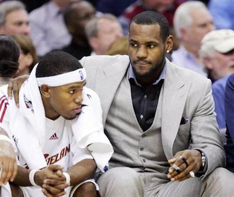 不满判罚！意媒：拉齐奥全队赛后集体拒绝接受媒体采访（意媒：不满判罚，拉齐奥全队赛后集体拒访）