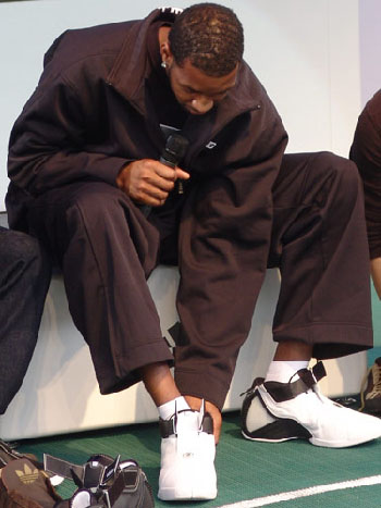 为红魔在英超主场破门！达洛特成为第四位达此成就葡萄牙球员（达洛特英超主场为曼联破门，成队史第4位完成此壮举的葡萄牙球员）